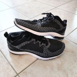 Vionic Athletic Shoes NEW sz 7.5